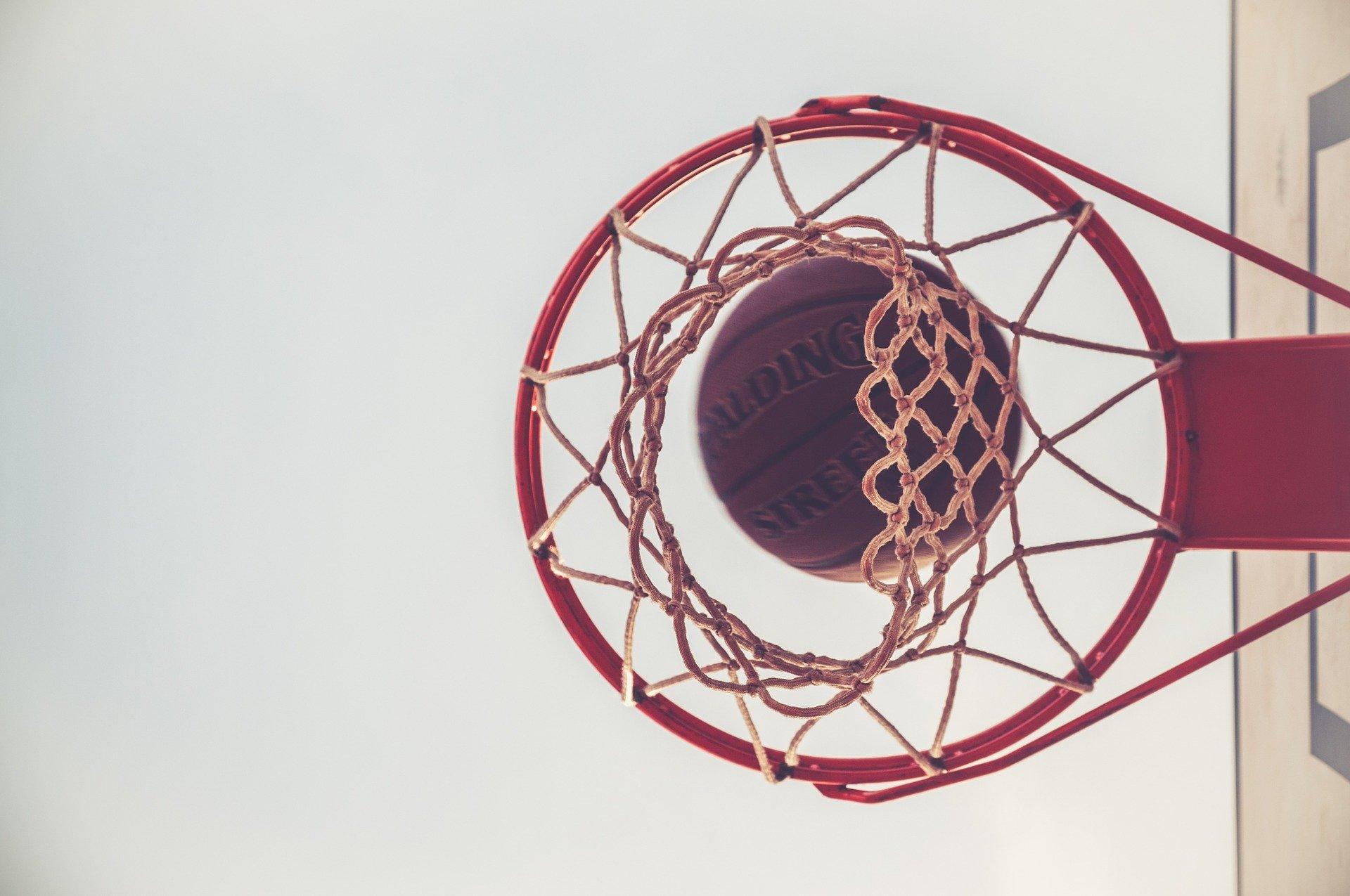 Ein Bild von einem Basketballkorb